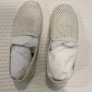 Jibs Classic Soft White slip on shoe